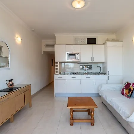 Sunny One Bedroom *